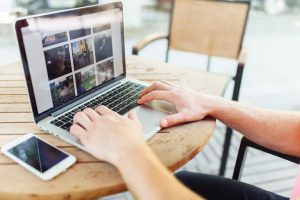 Come creare un sito web come mezzo di interazione tra due culture?